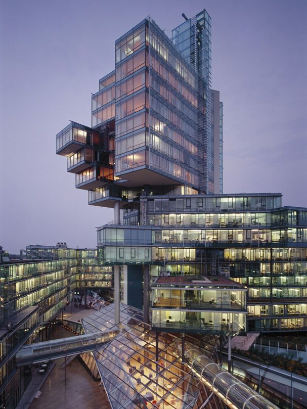 Das Gebäude der Norddeutschen Landesbank in Hannover wurde von VS mit Möbeln eingerichtet.