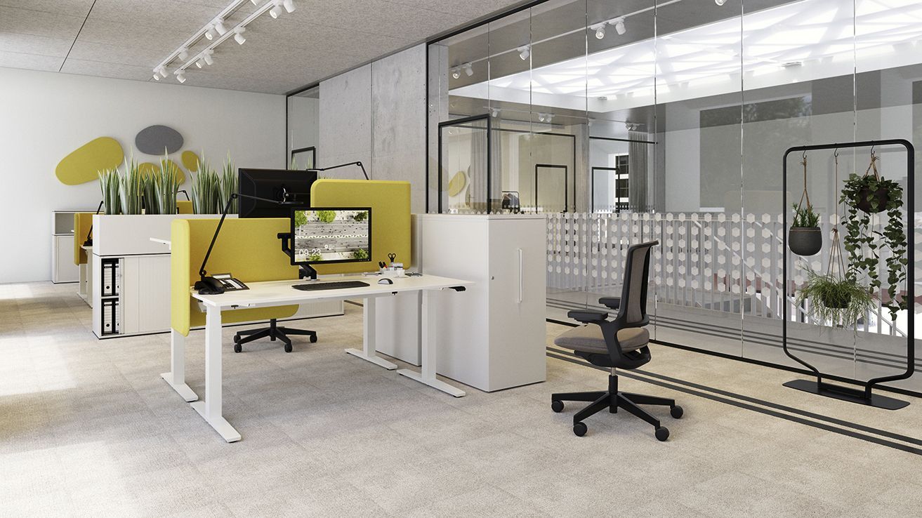 Modern office with electrically height-adjustable desks of series 910, table screens, upholstered office chairs and storage space