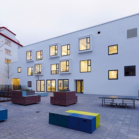 The Fichte-Gymnasium in Karlsruhe, which was equipped with school furniture by VS