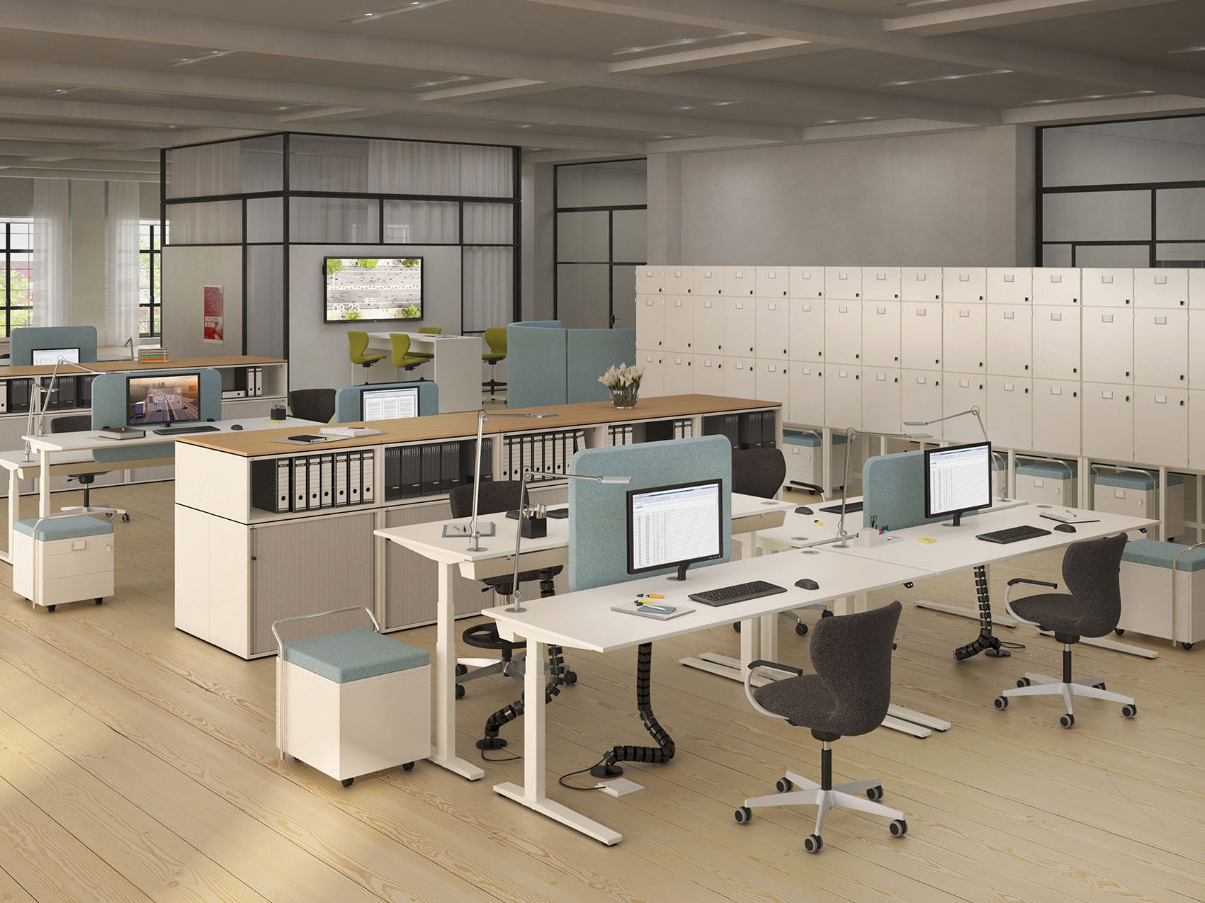 Das New-Work-Arbeitskonzept umgesetzt mit Möbeln von VS: Panto-Bürostühle, Screens und höhenverstellbare Arbeitstische.