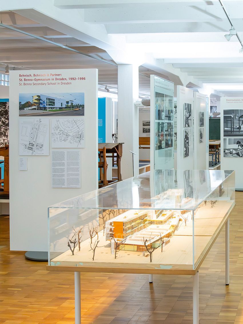 A model of the St. Benno Secondary School in Dresden in the VS School Museum