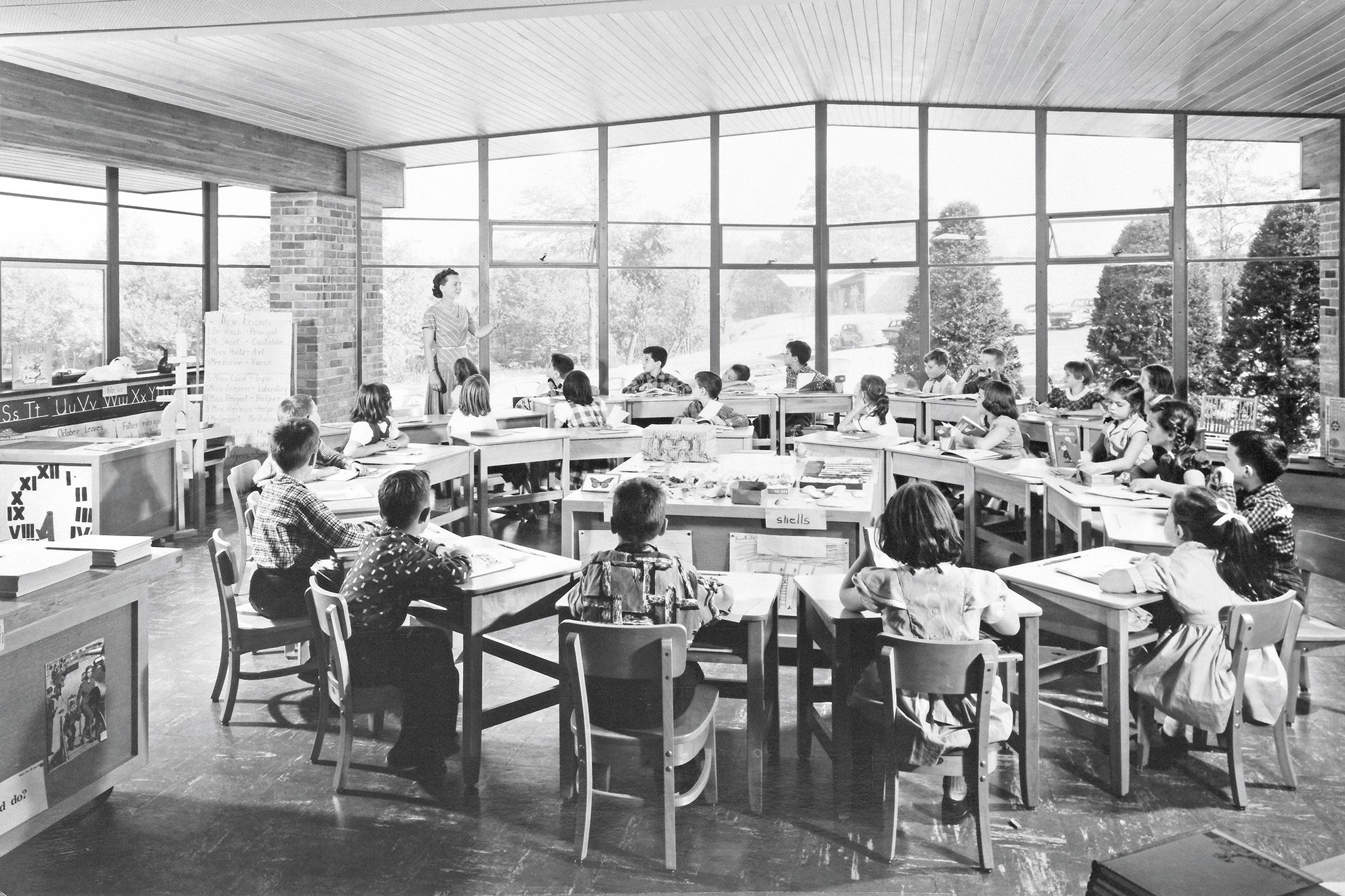 A classroom at the Bruderholz primary school in Basel by Hermann Baur