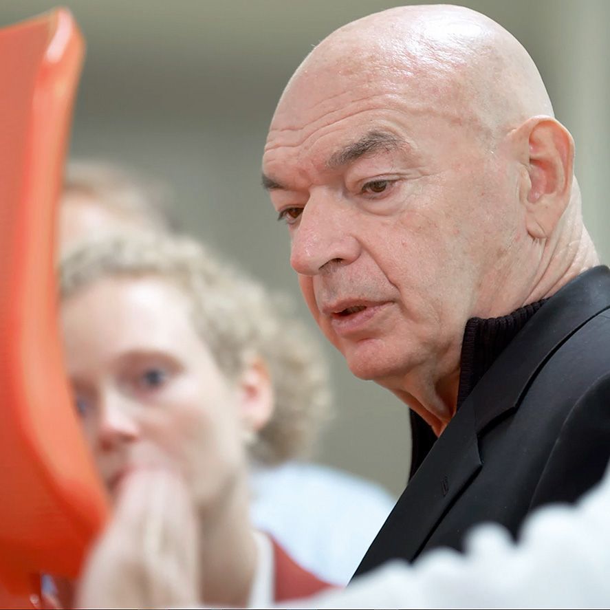 Jean Nouvel, der französische Stararchitekt, mit dem VS gemeinsam den Schul- und Objektstuhl JUMPER entwickelte.