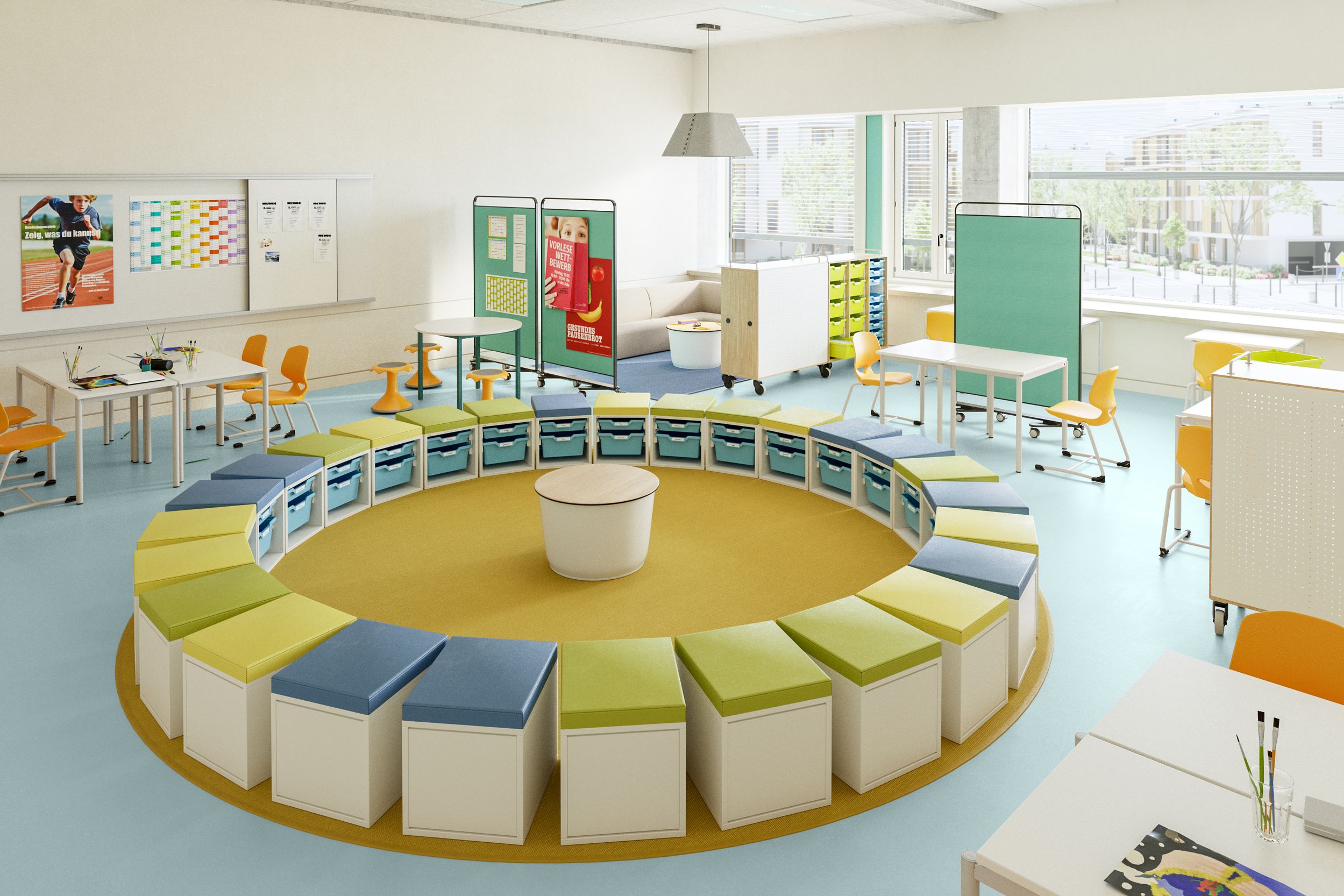 Salle d'apprentissage pour l'école primaire selon le modèle Churer, avec un cercle de sièges ChurerBox, des sièges basculants Hokki, des tables sur roulettes et des cloisons mobiles de VS