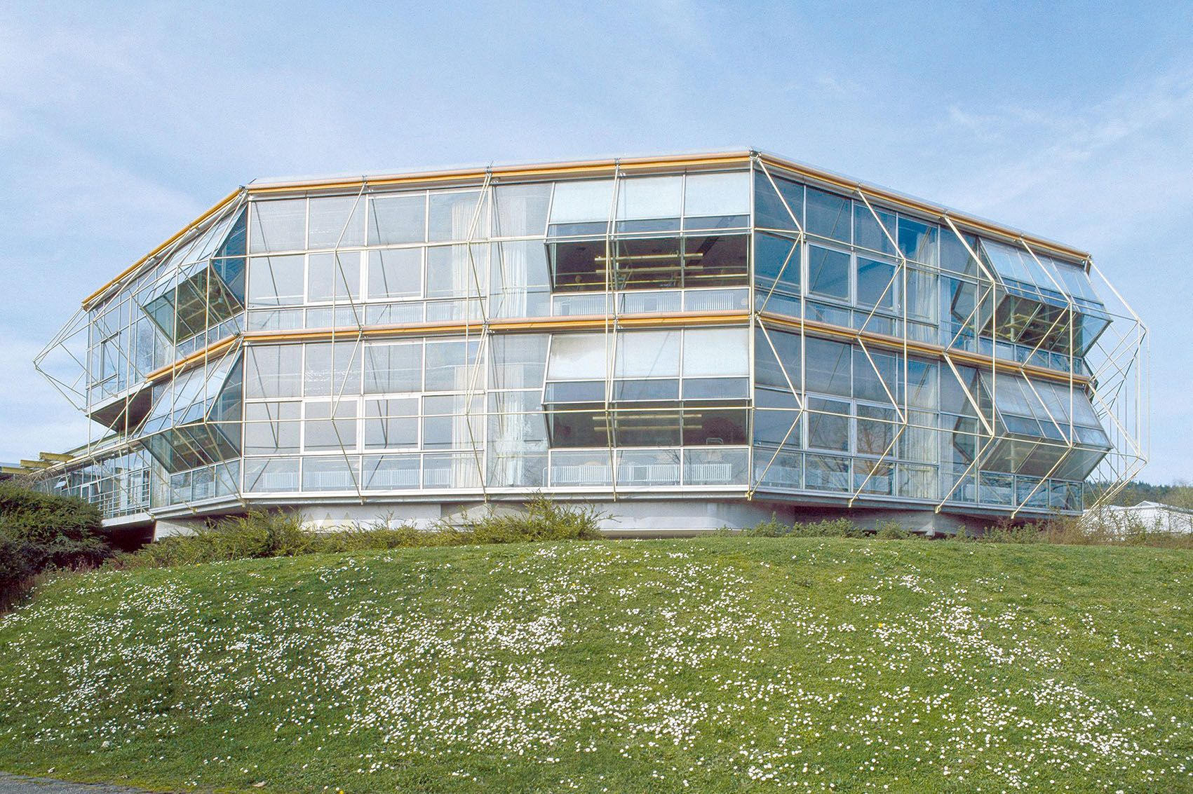 Das Progymnasium auf dem Schäfersfeld in Lorch, designed von Behnisch & Partner