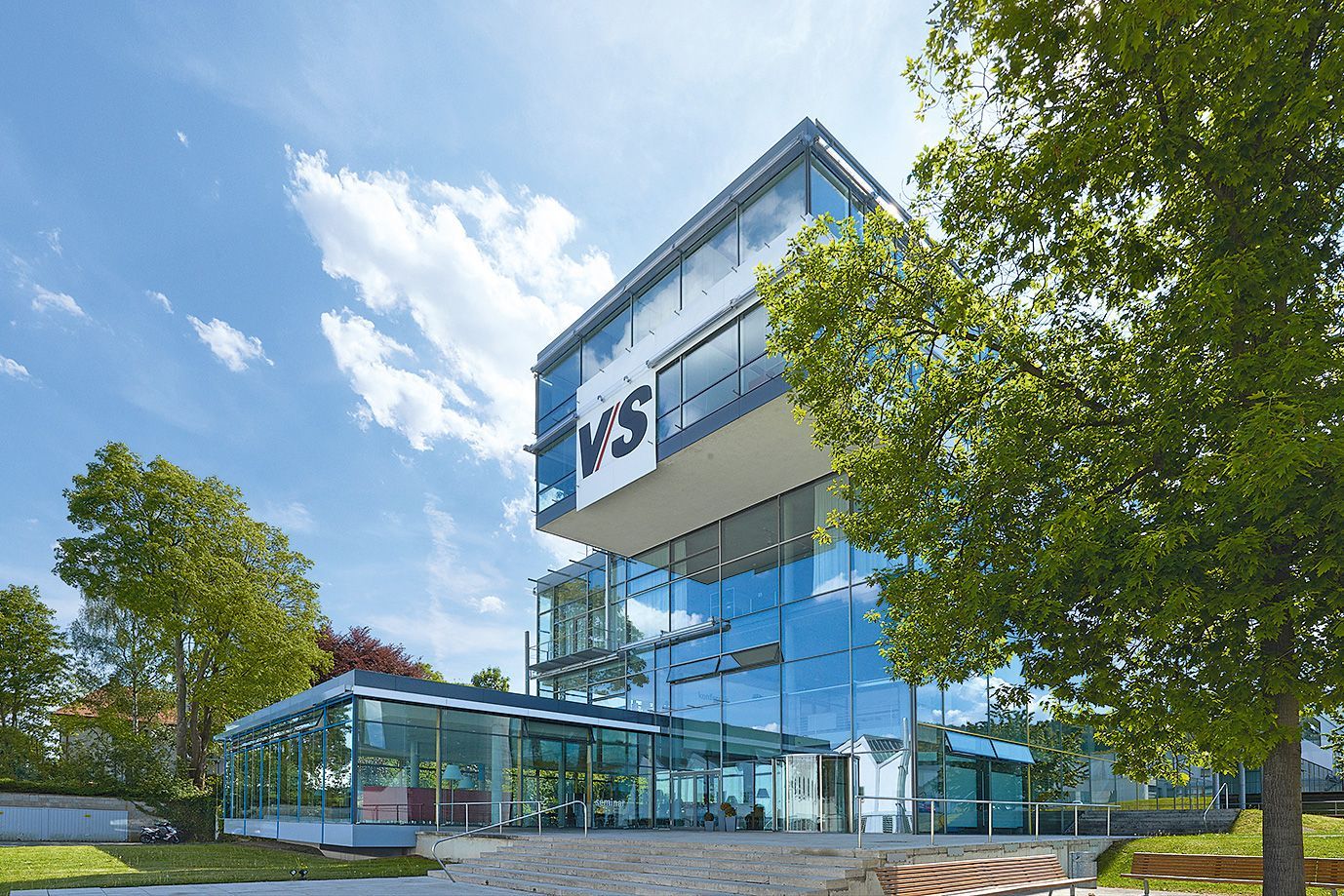 The new VS administration building in Tauberbischofsheim from the front