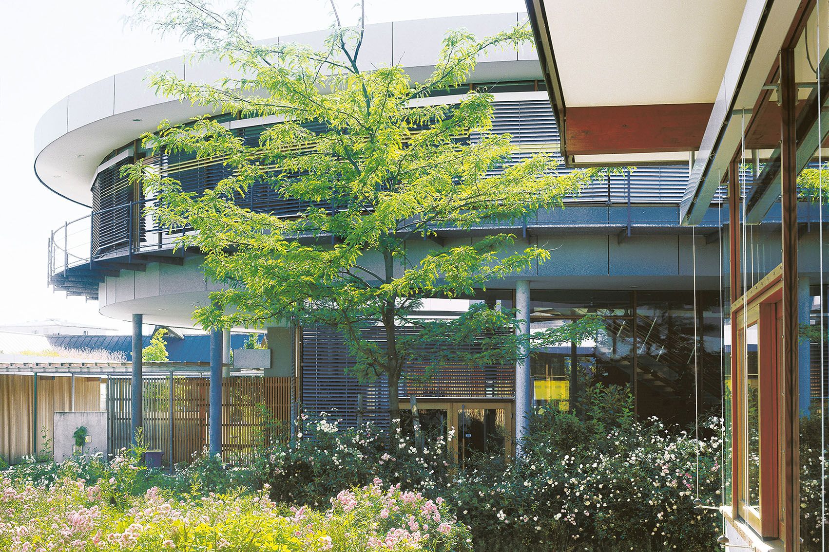 The round building of the Ingolstadt-Hollerstauden school complex