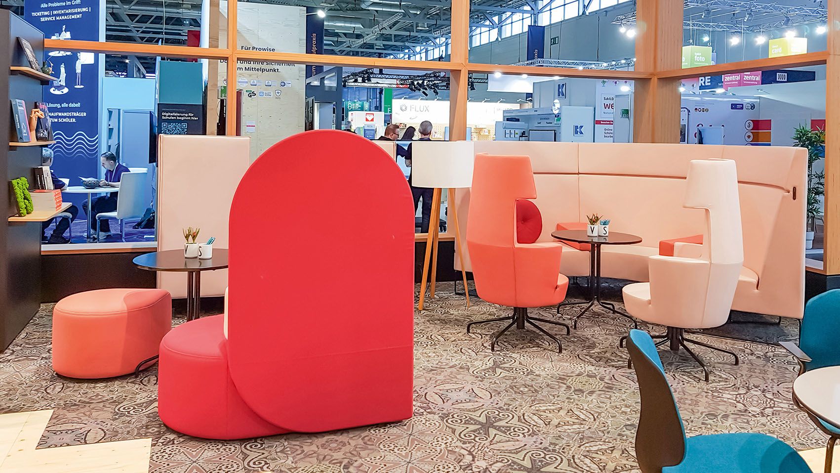 The VS trade fair stand at didacta 2024 with soft seating solutions