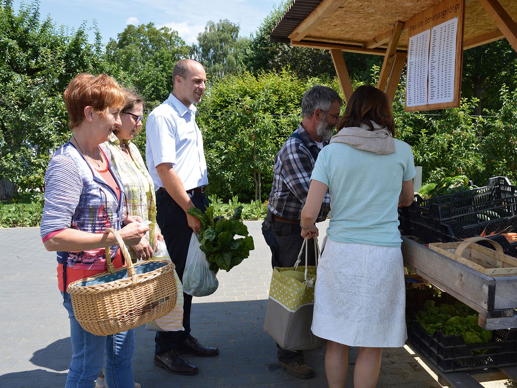 Employees buy fresh vegetables from VS's own vegetable garden.