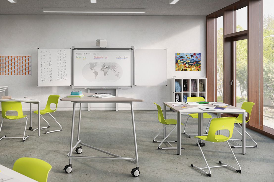 TriTable sitting tables with NF-Swing chairs and a TriUnion standing table by VS in a seminar room