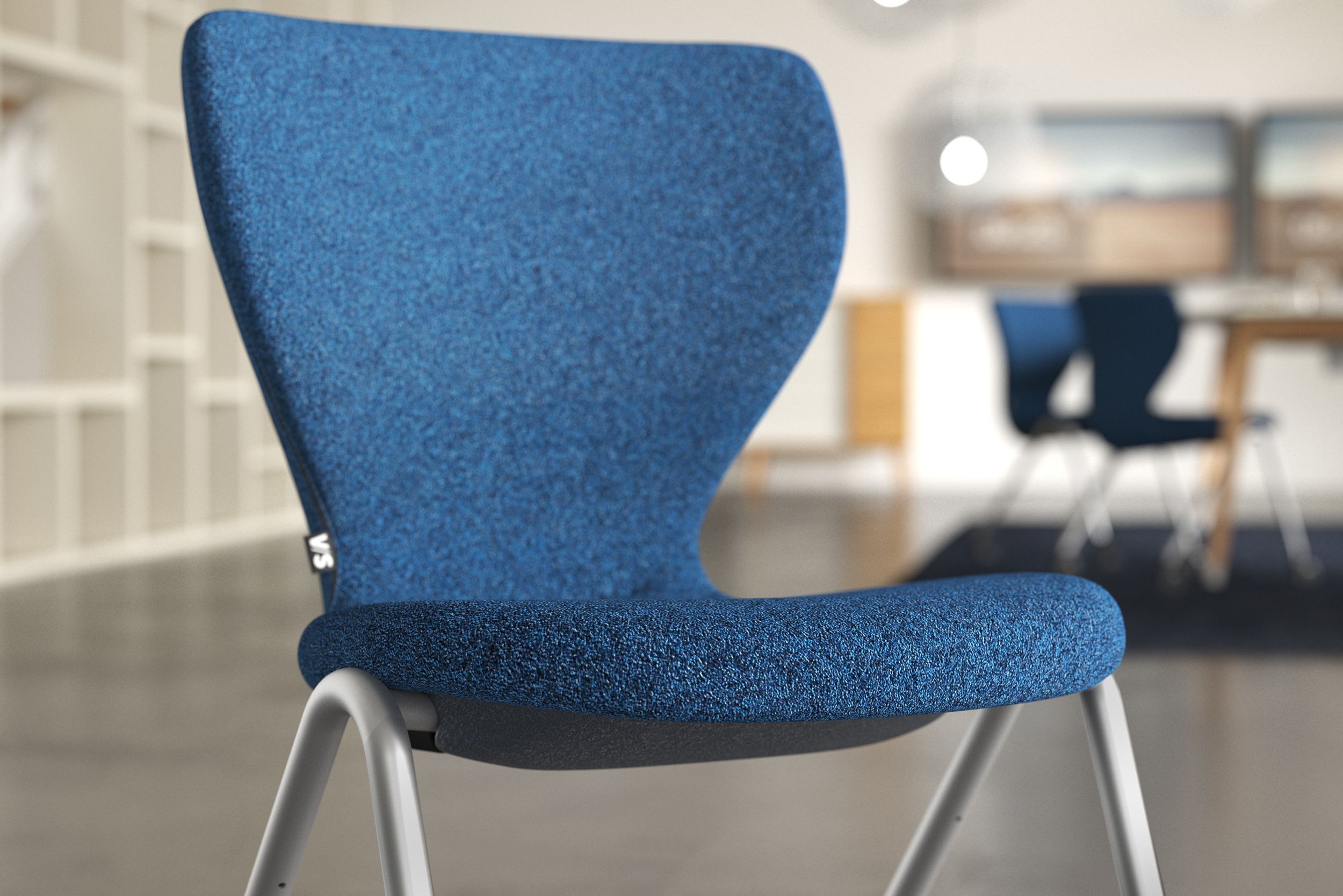 Compass-Stuhl mit blauem Stoffbezug in Büroumgebung